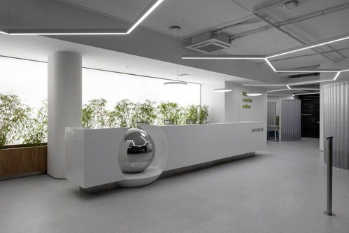 現(xiàn)代生物醫(yī)藥公司三層辦公室裝修設(shè)計(jì) 融合科技感與人文關(guān)懷的辦公環(huán)境